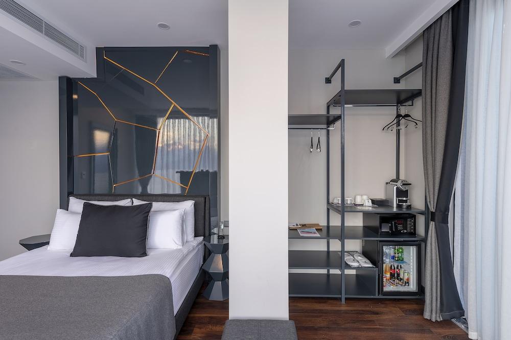 Adalia Hotel 3*