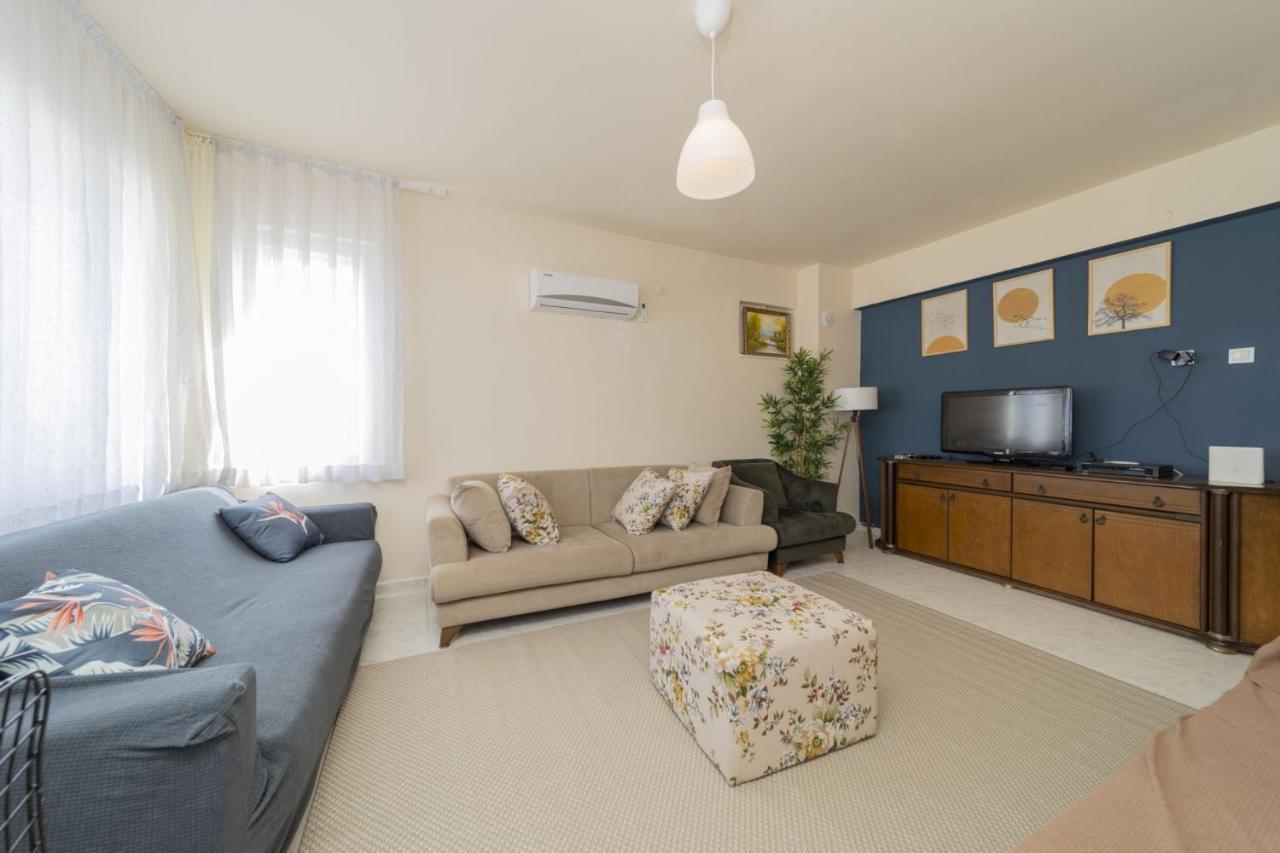 Spacious Flat Near Lara In Muratpasa