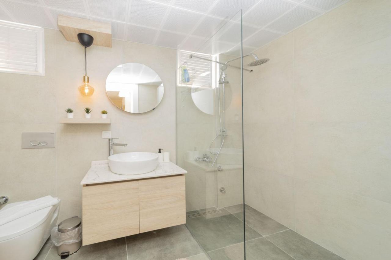 Spacious Flat Near Lara In Muratpasa Apartment