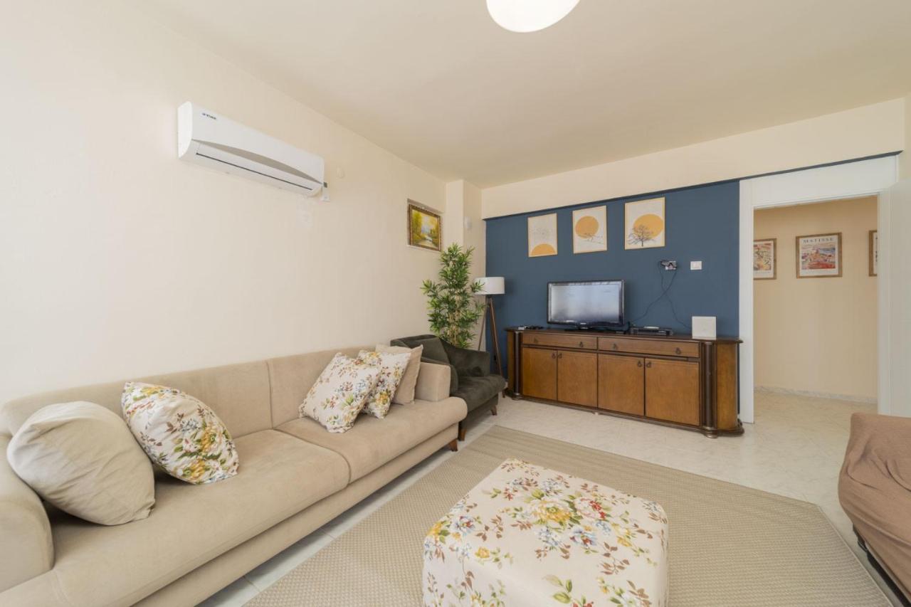 Spacious Flat Near Lara In Muratpasa Apartment *