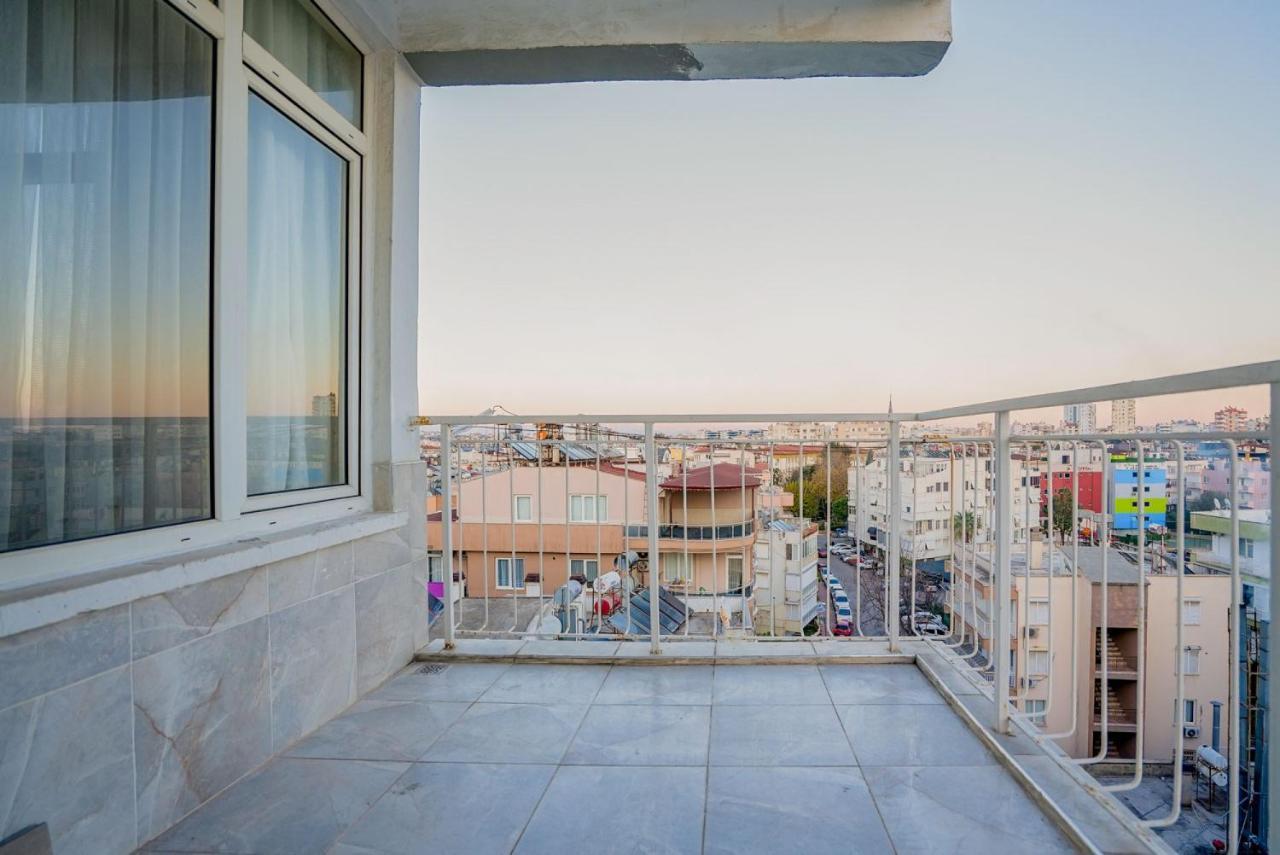 And Comfy Flat With Balcony In Muratpasa Appartement
