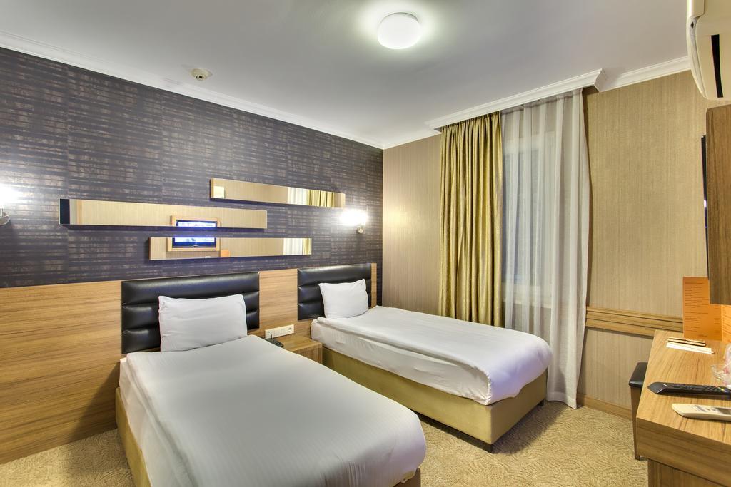 Hotel Antroyal 3*
