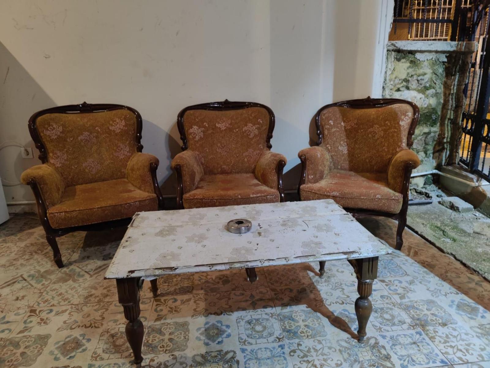 Antique House *