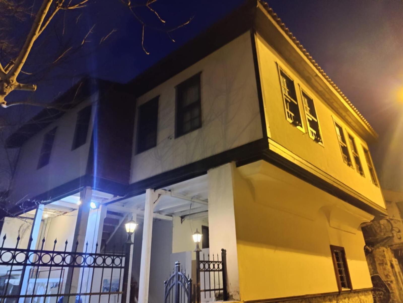 Antique House *