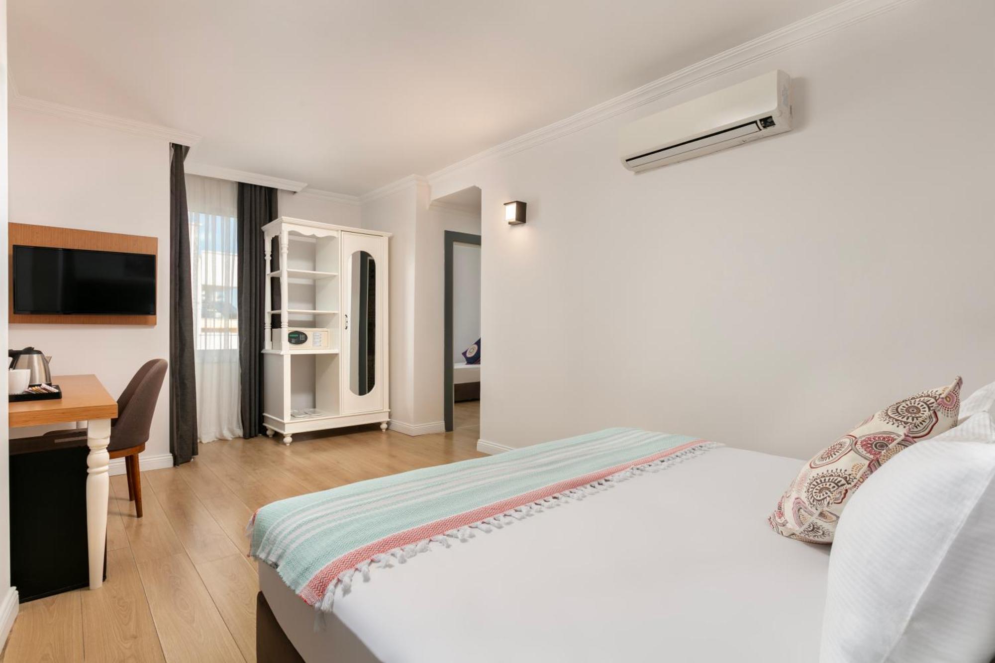 Azuu Boutique Hotel 4*
