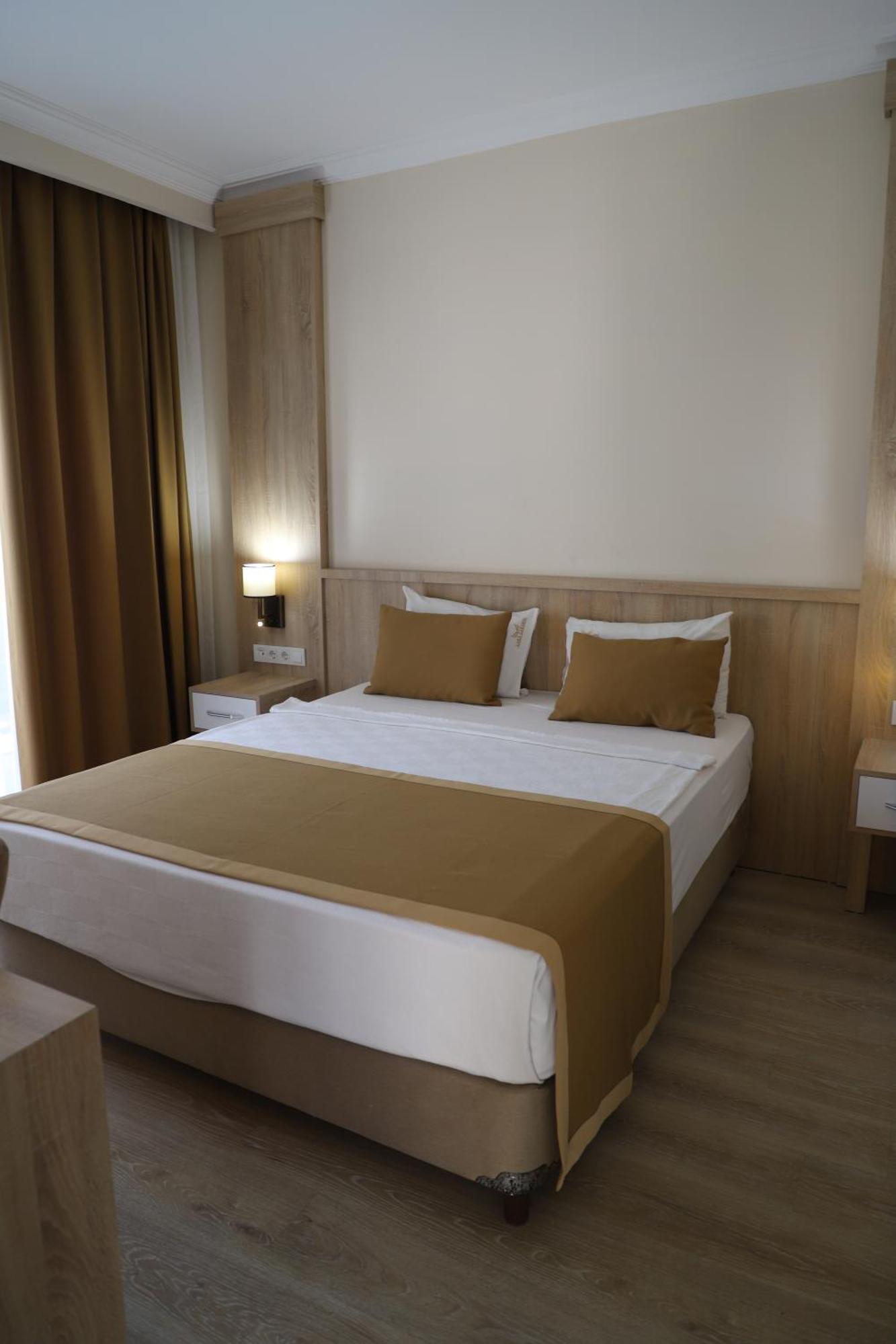 Hotel Lara Garden Butik 4*