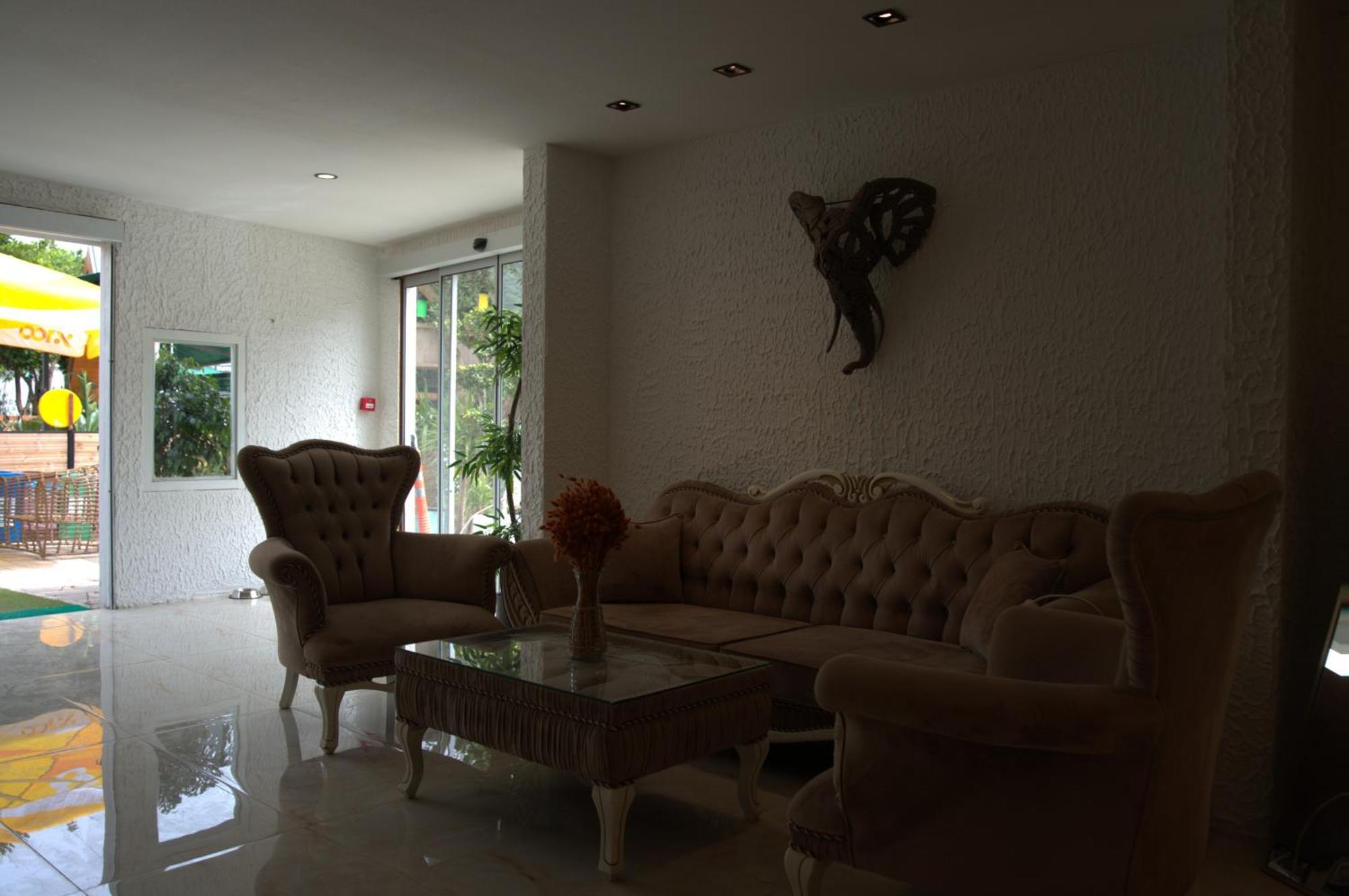 Aparthotel Collesium Garden *
