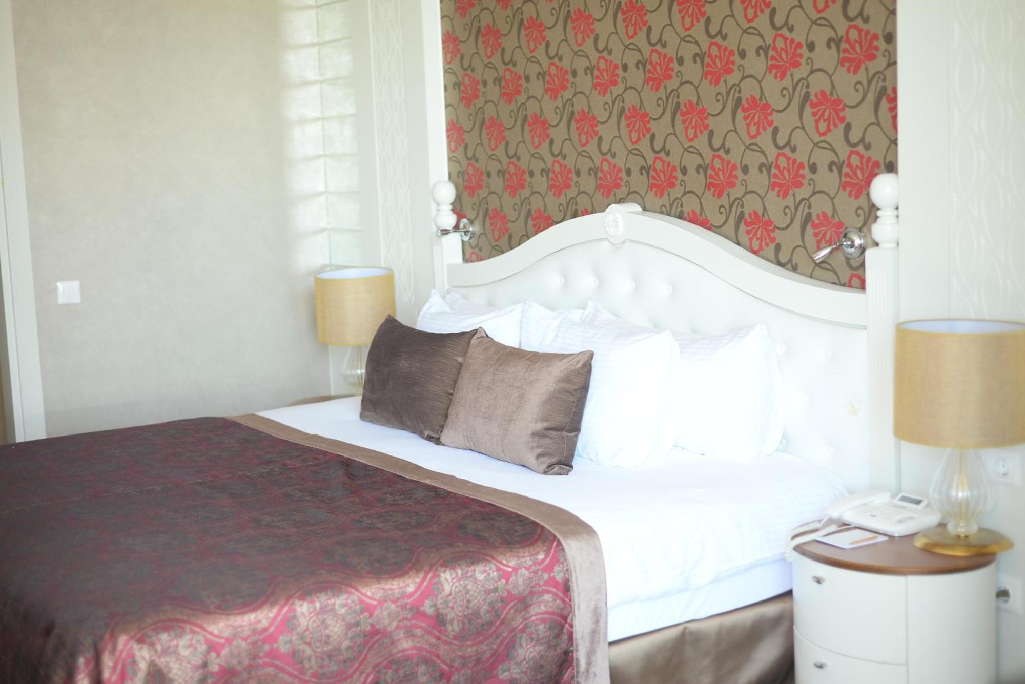 Aska Lara & Hotel