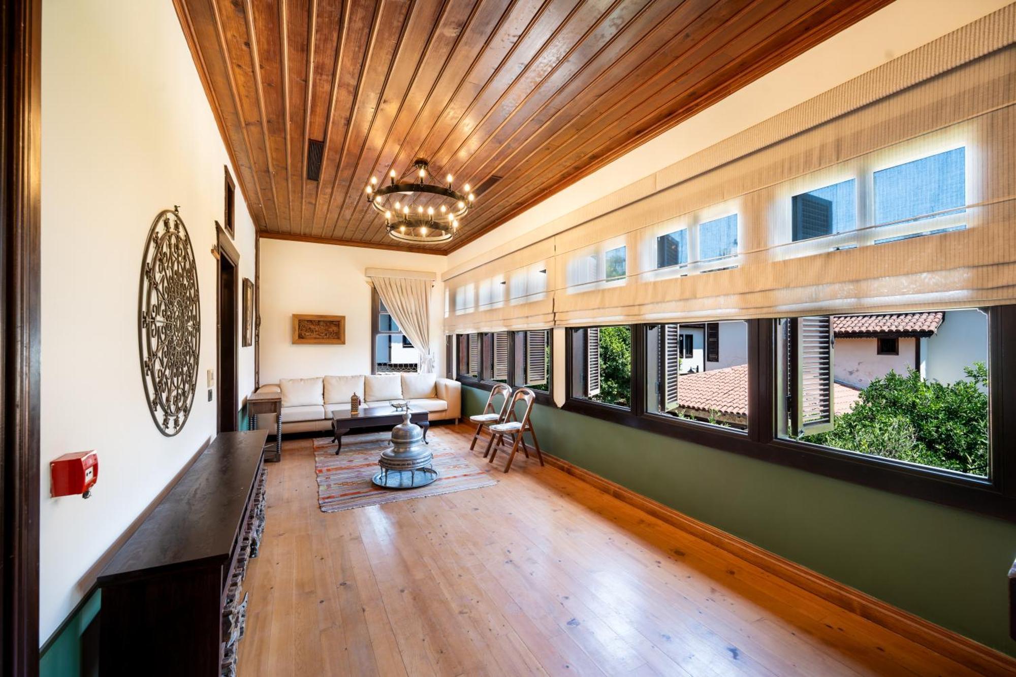 Hotel House 5 *