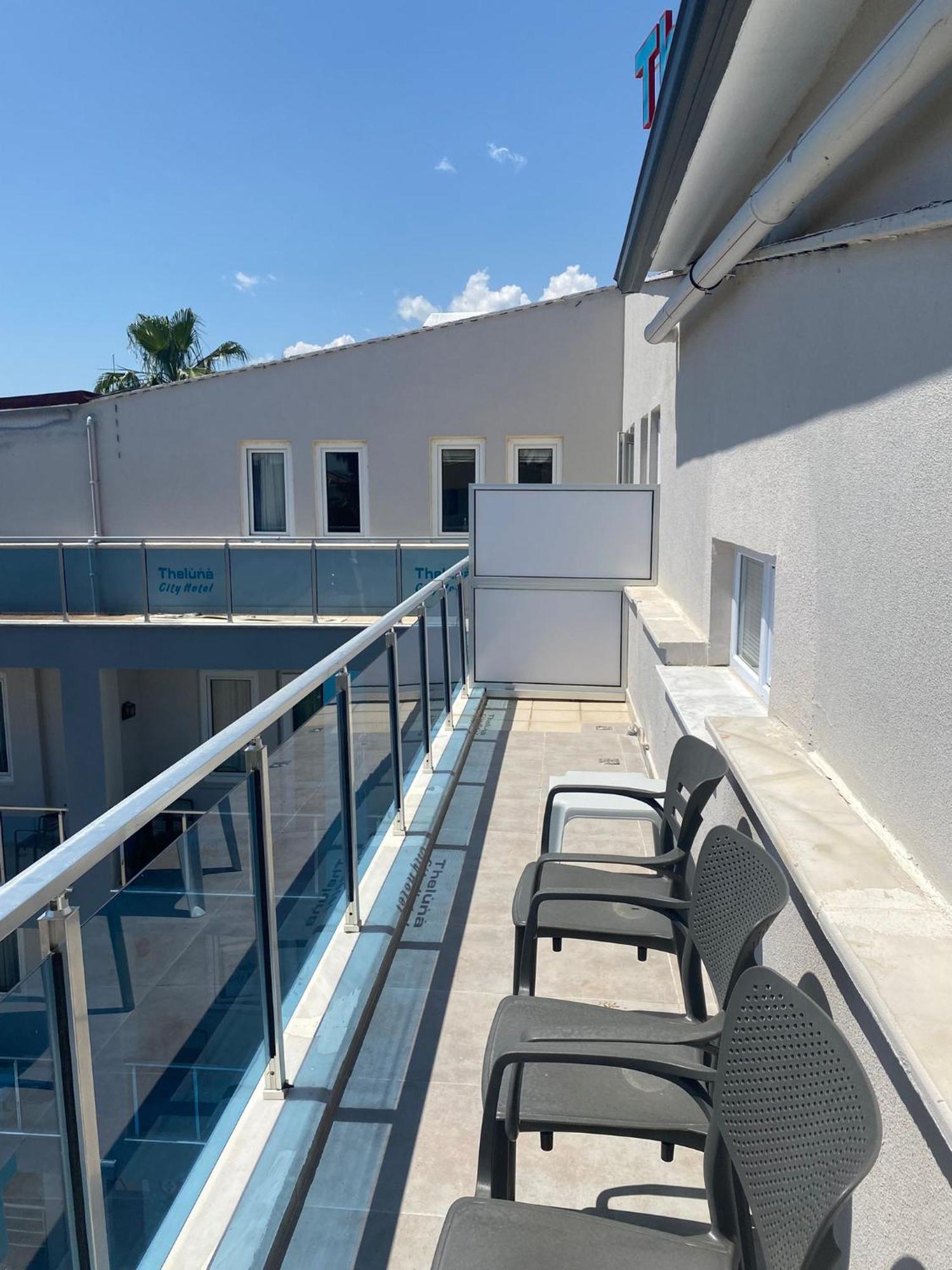 Theluna Hotel