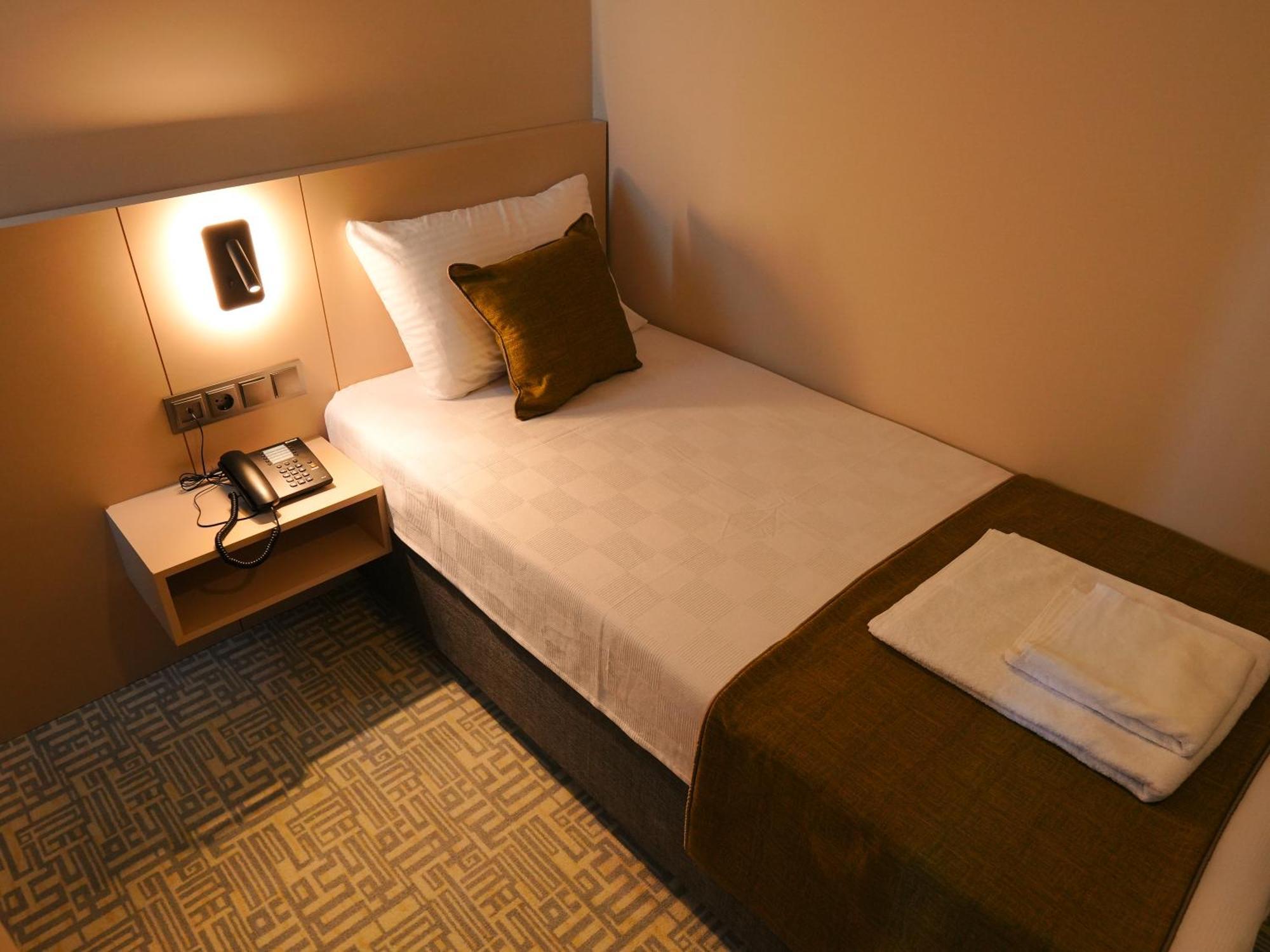 Bonnie Hotel *