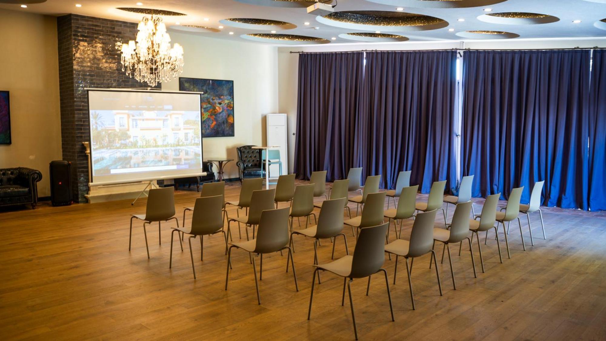Ema Hotel