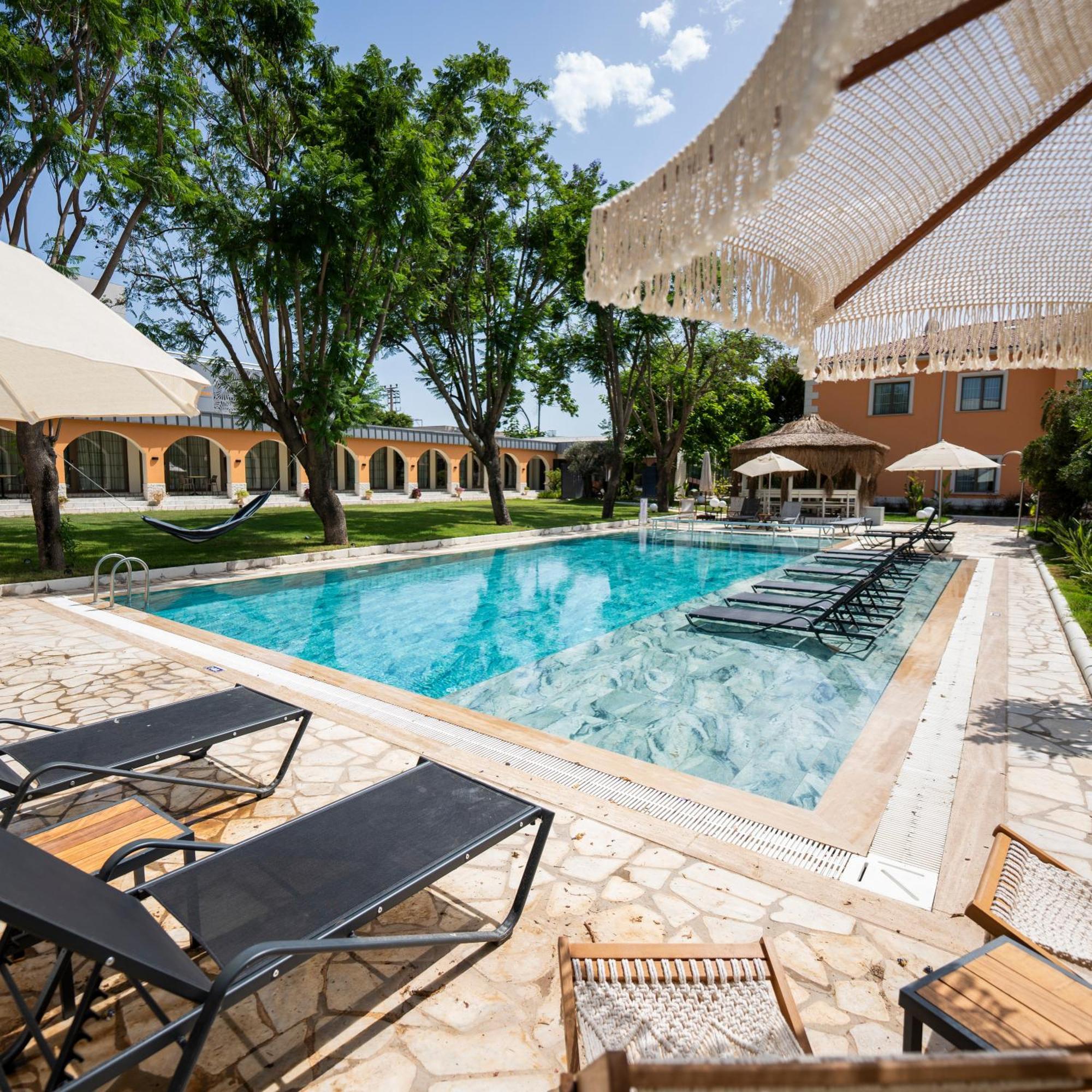 Ema Hotel