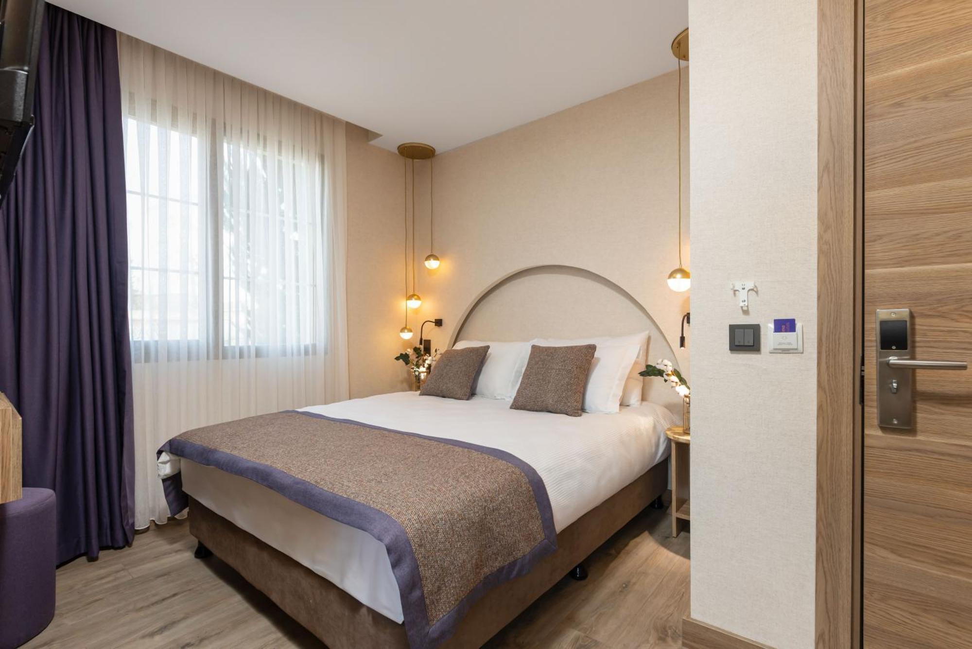Hotel Ema *