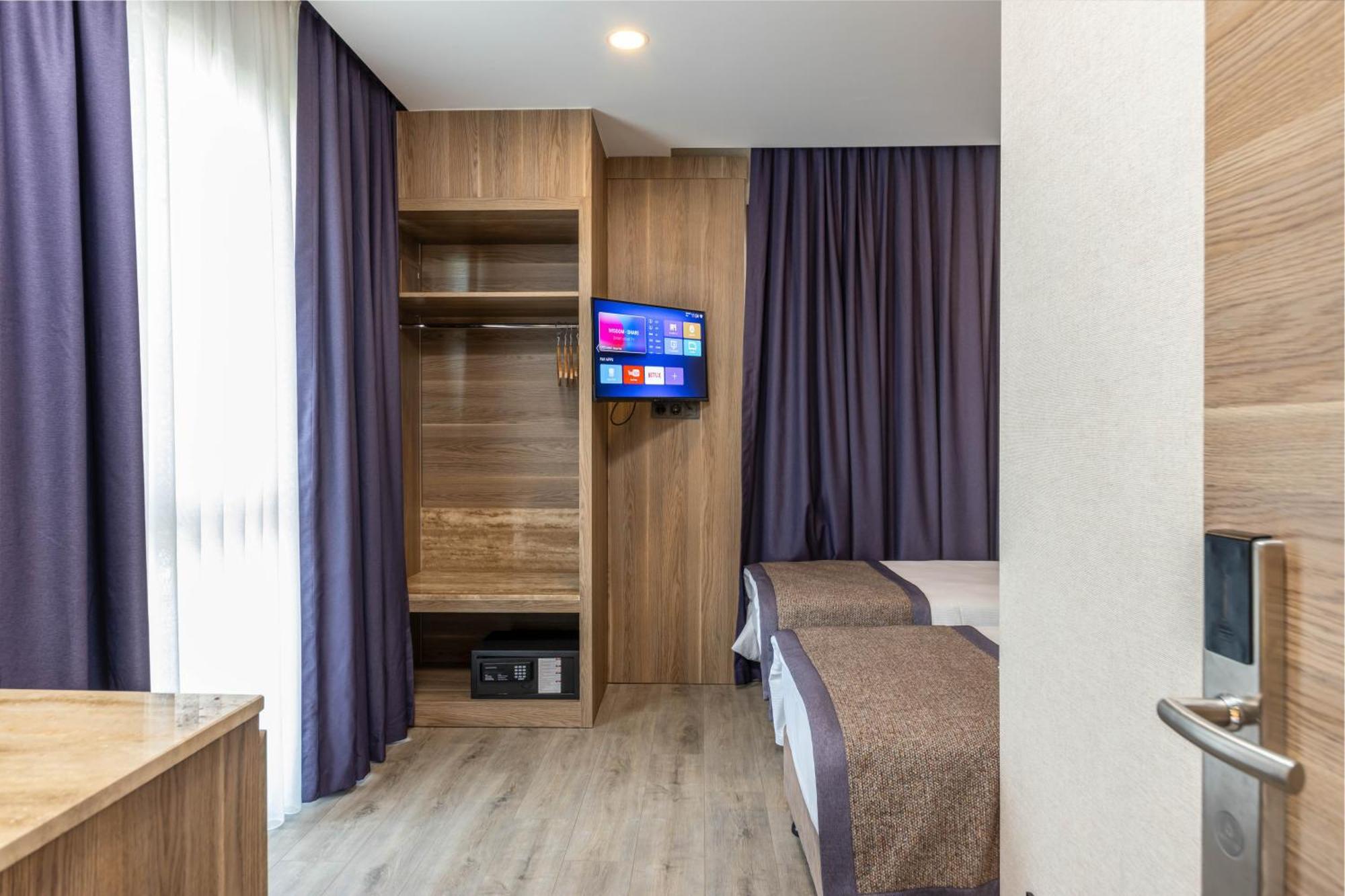 Ema Hotel *