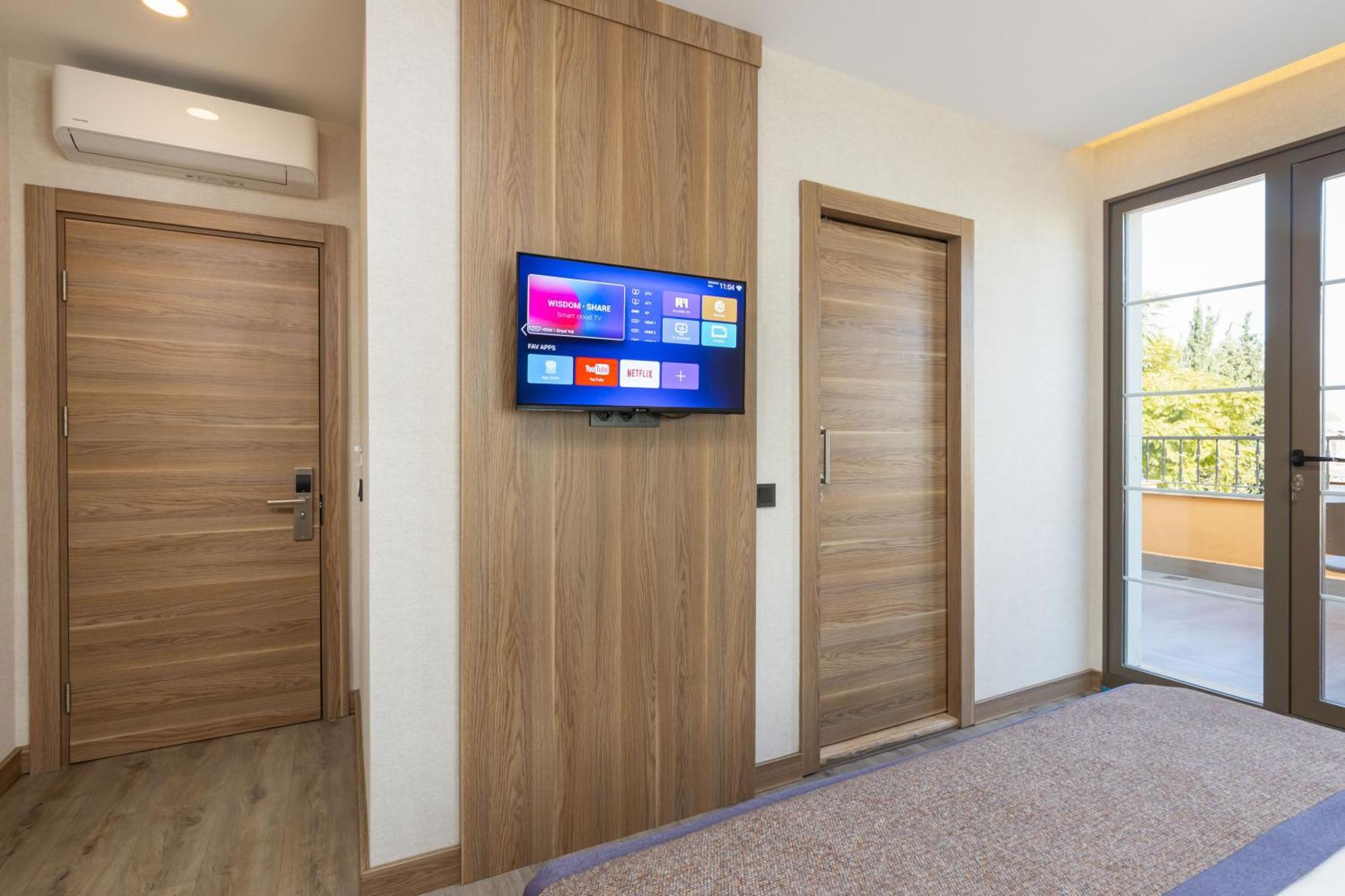 Ema Hotel *