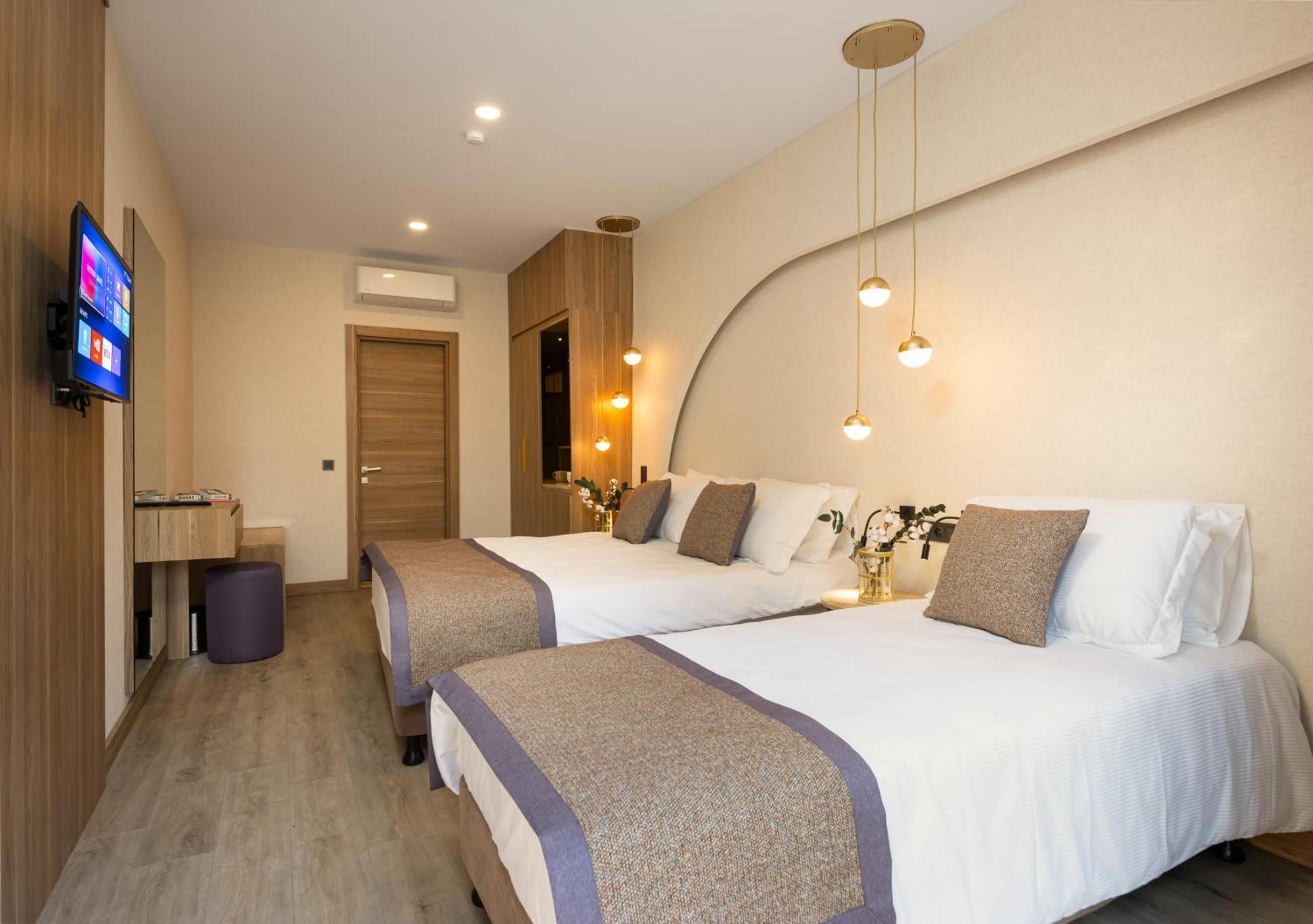 Hotel Ema *