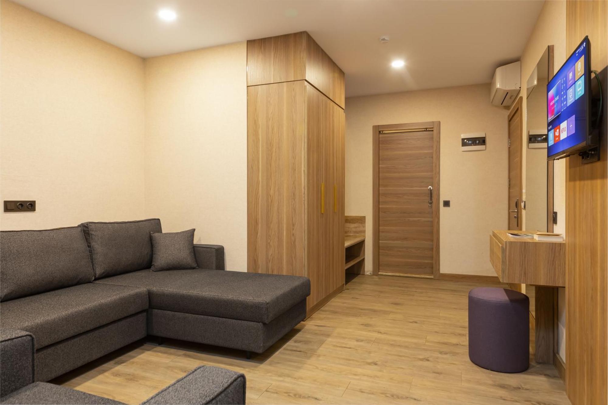 Ema Hotel *
