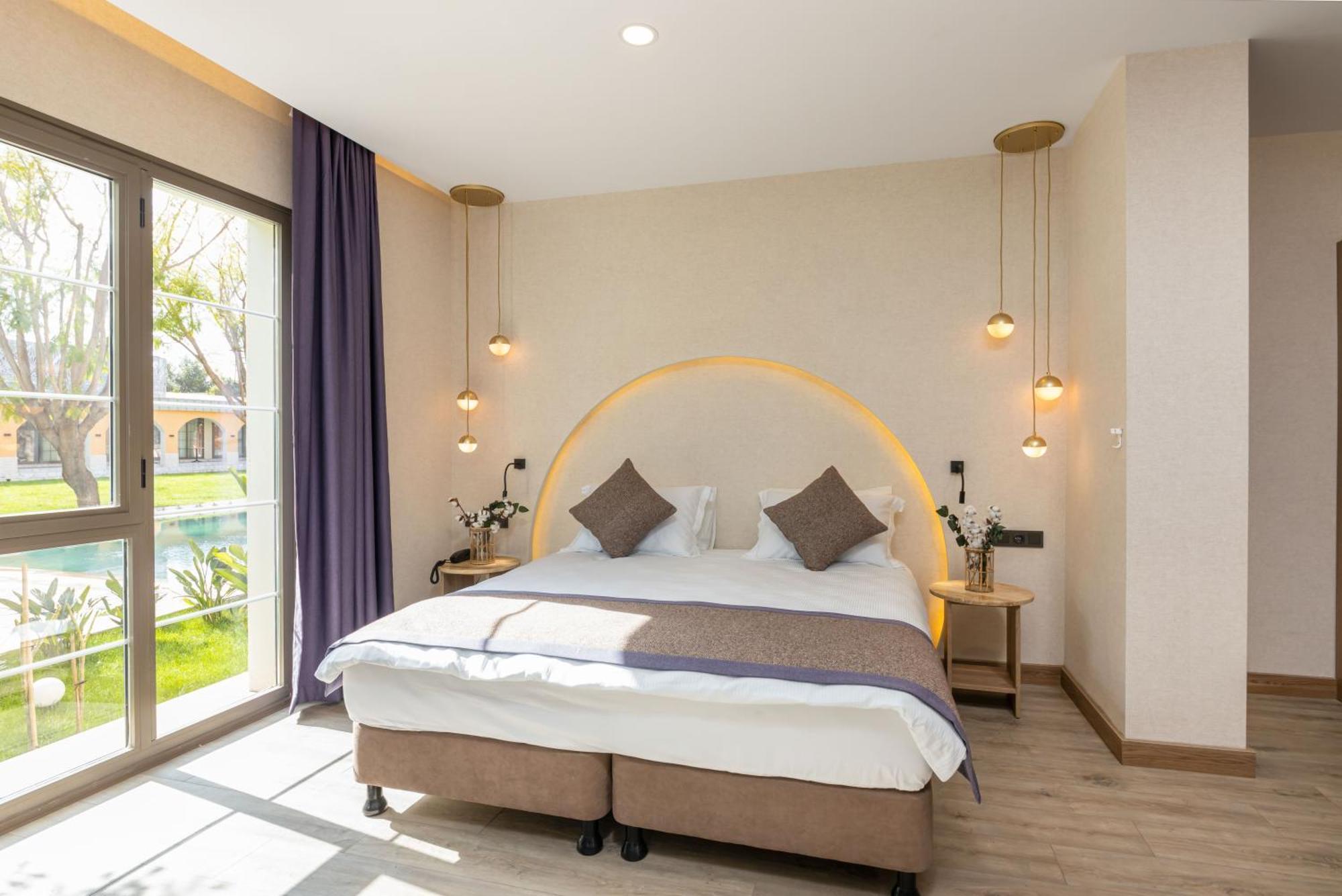 Hotel Ema *