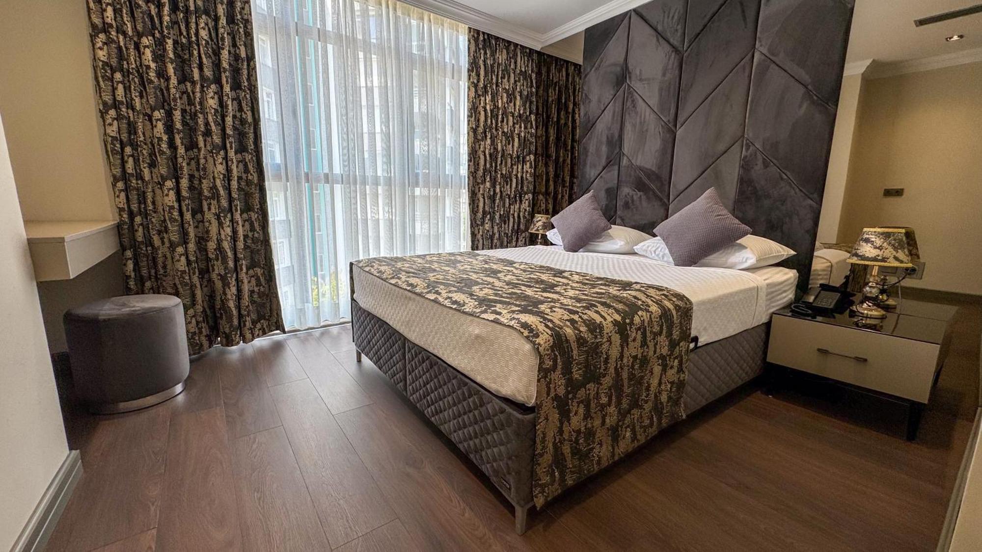 Alice Hotel *