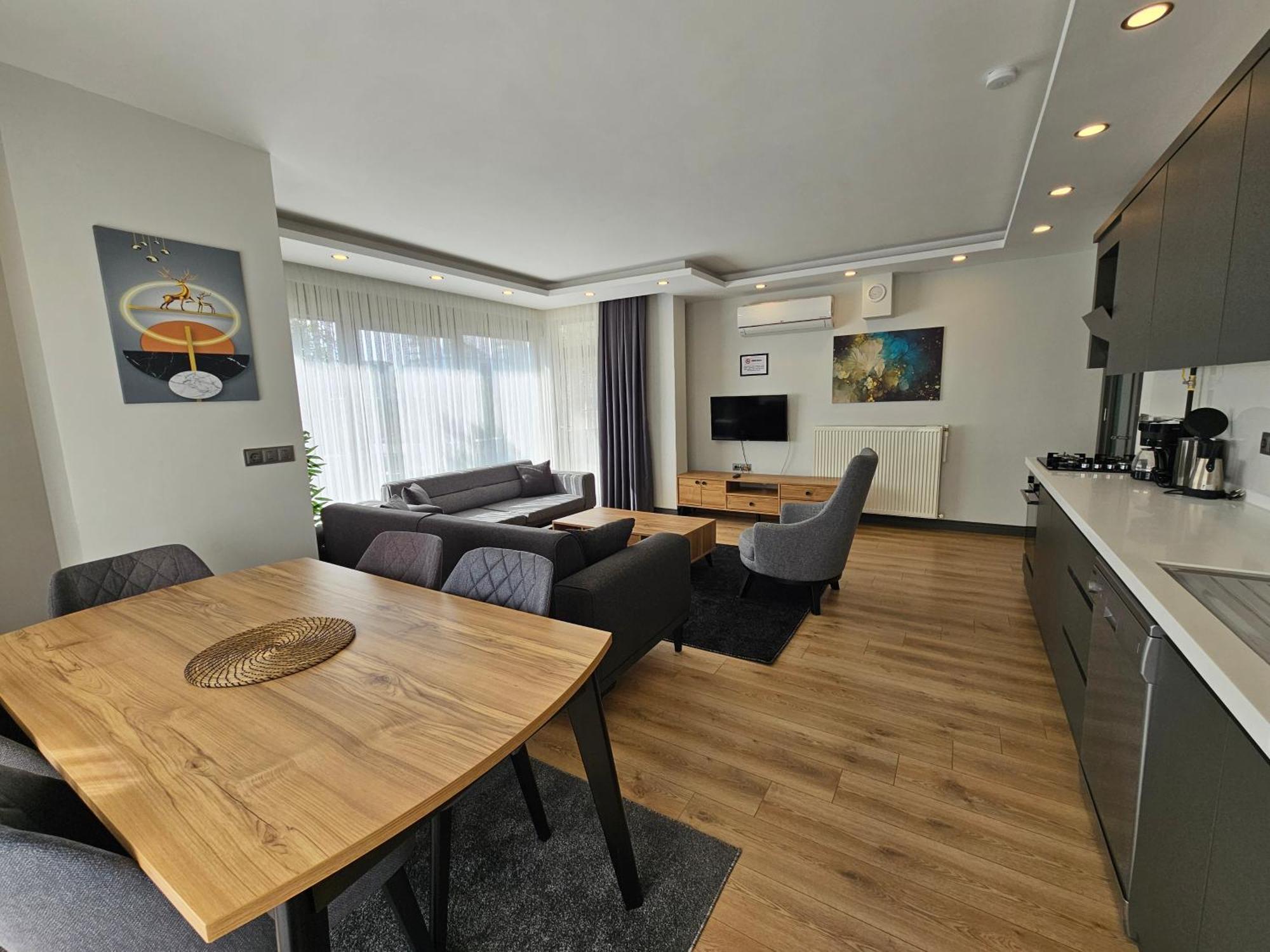 Daire New Flat&large Living Space 2-1 Near Lara