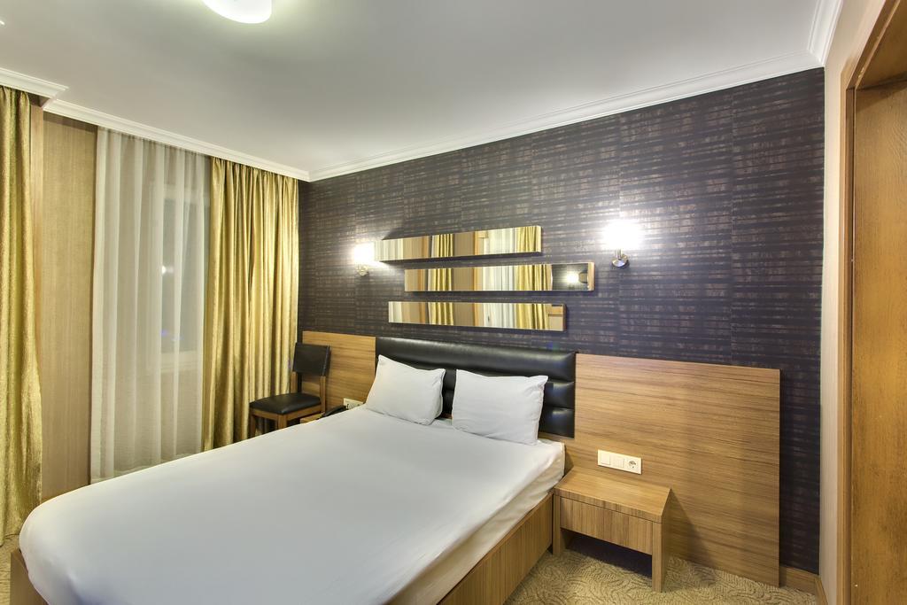 Hotel Antroyal 3*