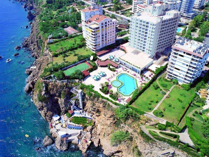 Adonis Hotel 4*