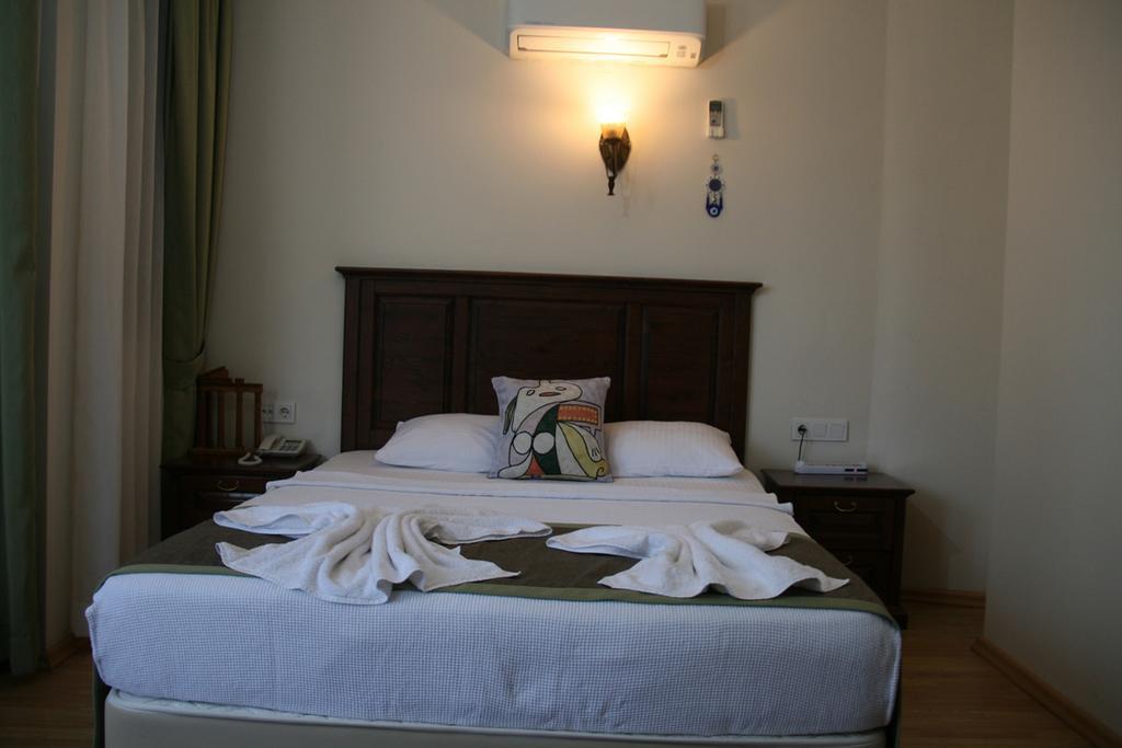 Hadrian Gate Hotel 2*