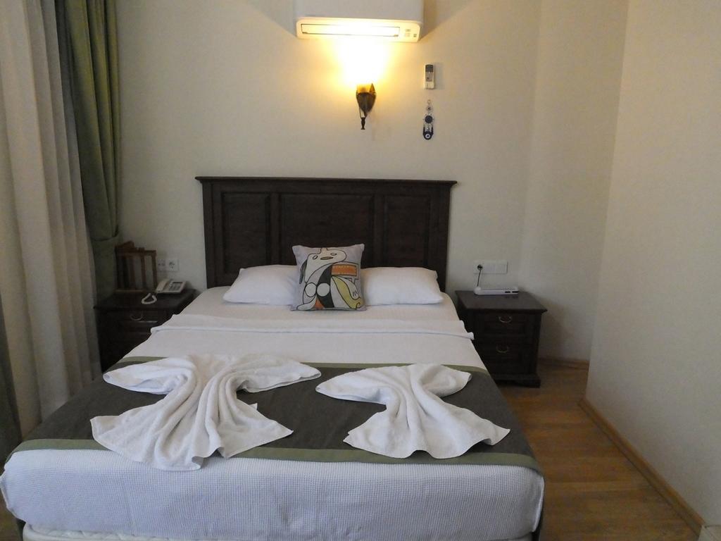 Hotel Hadrian Gate 2*