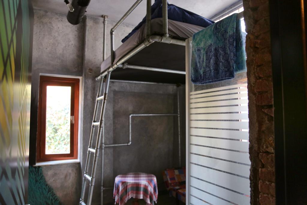 Hostel Role Street *
