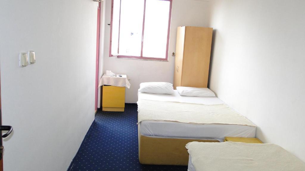 Sunrise Hotel *