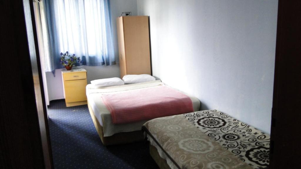 Sunrise Hotel *