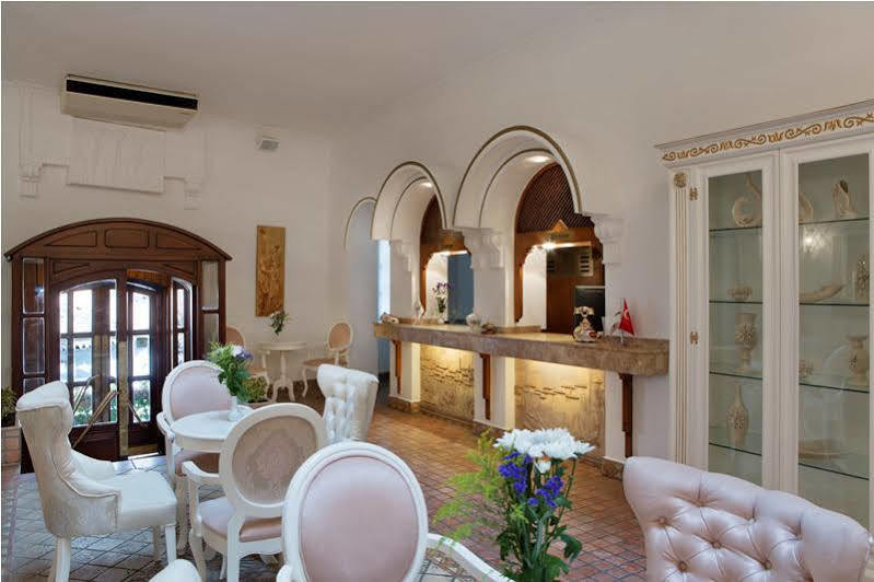 Adalya Port Otel 4*