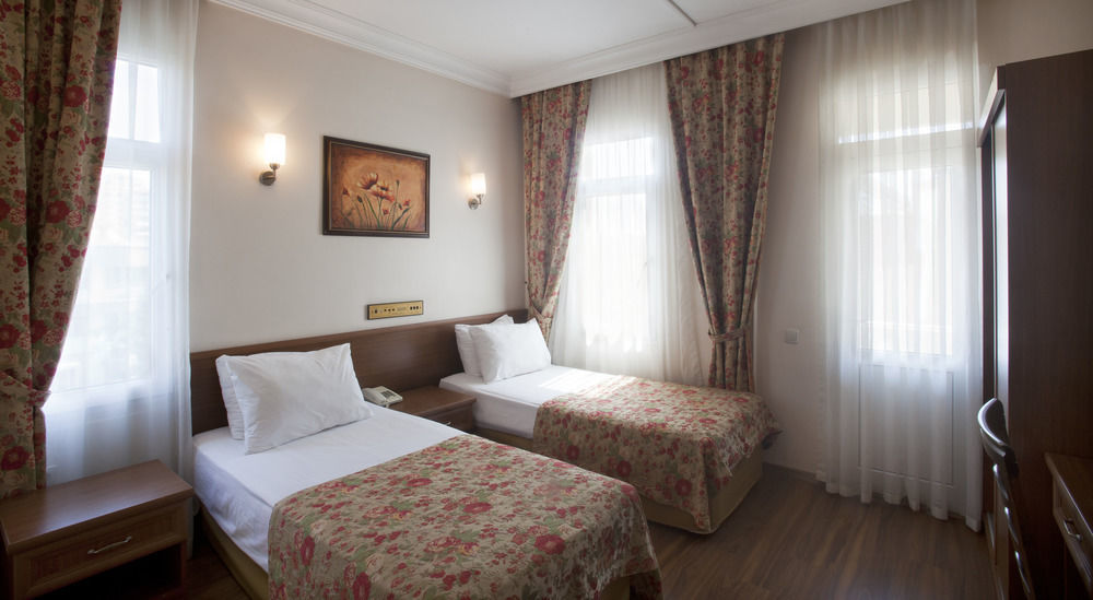 Otel Triana 3*