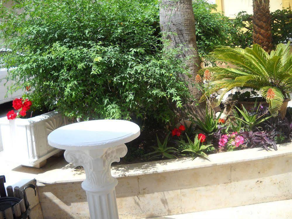 Otel Triana 3*