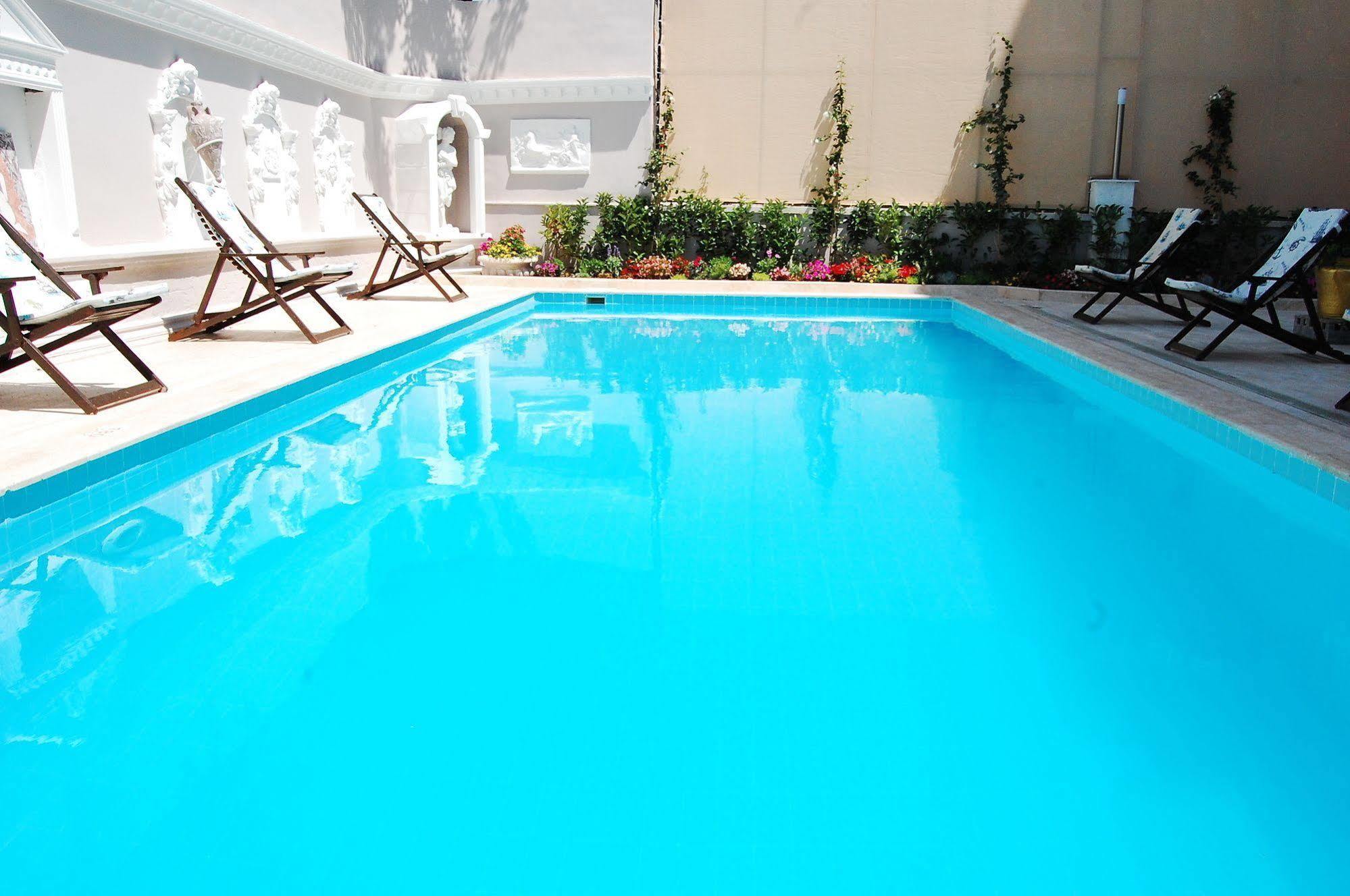 Triana Otel 3*
