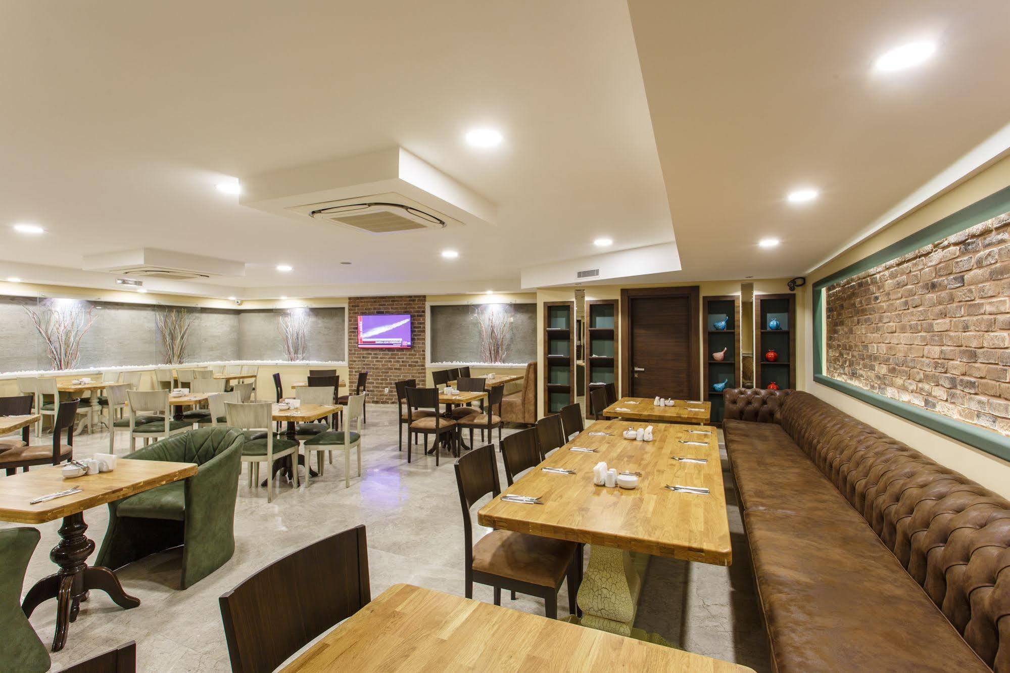 Hotel Antroyal 3*