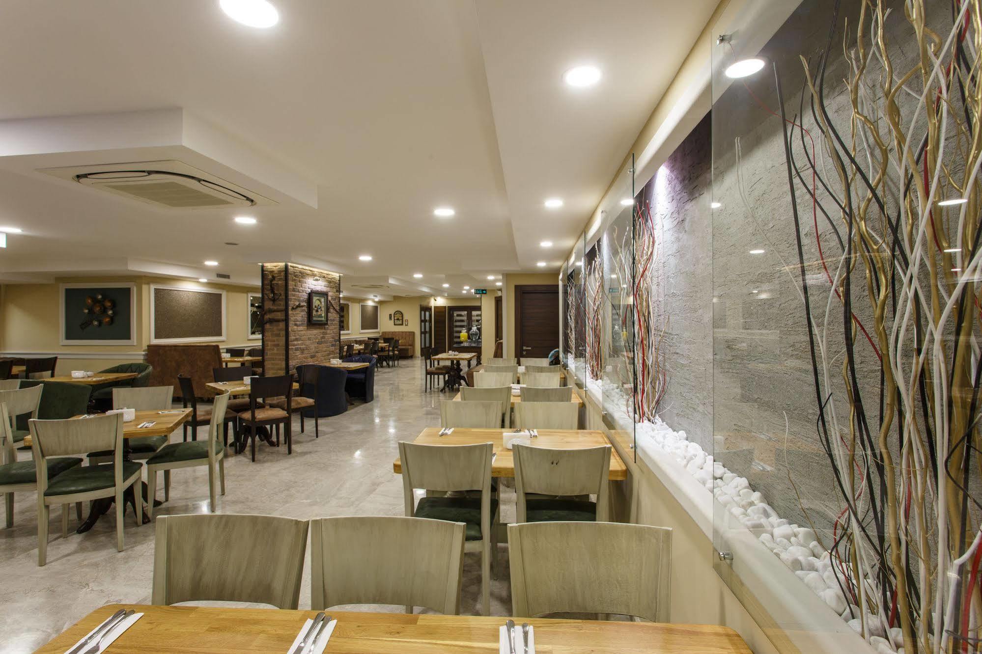 Hotel Antroyal 3*