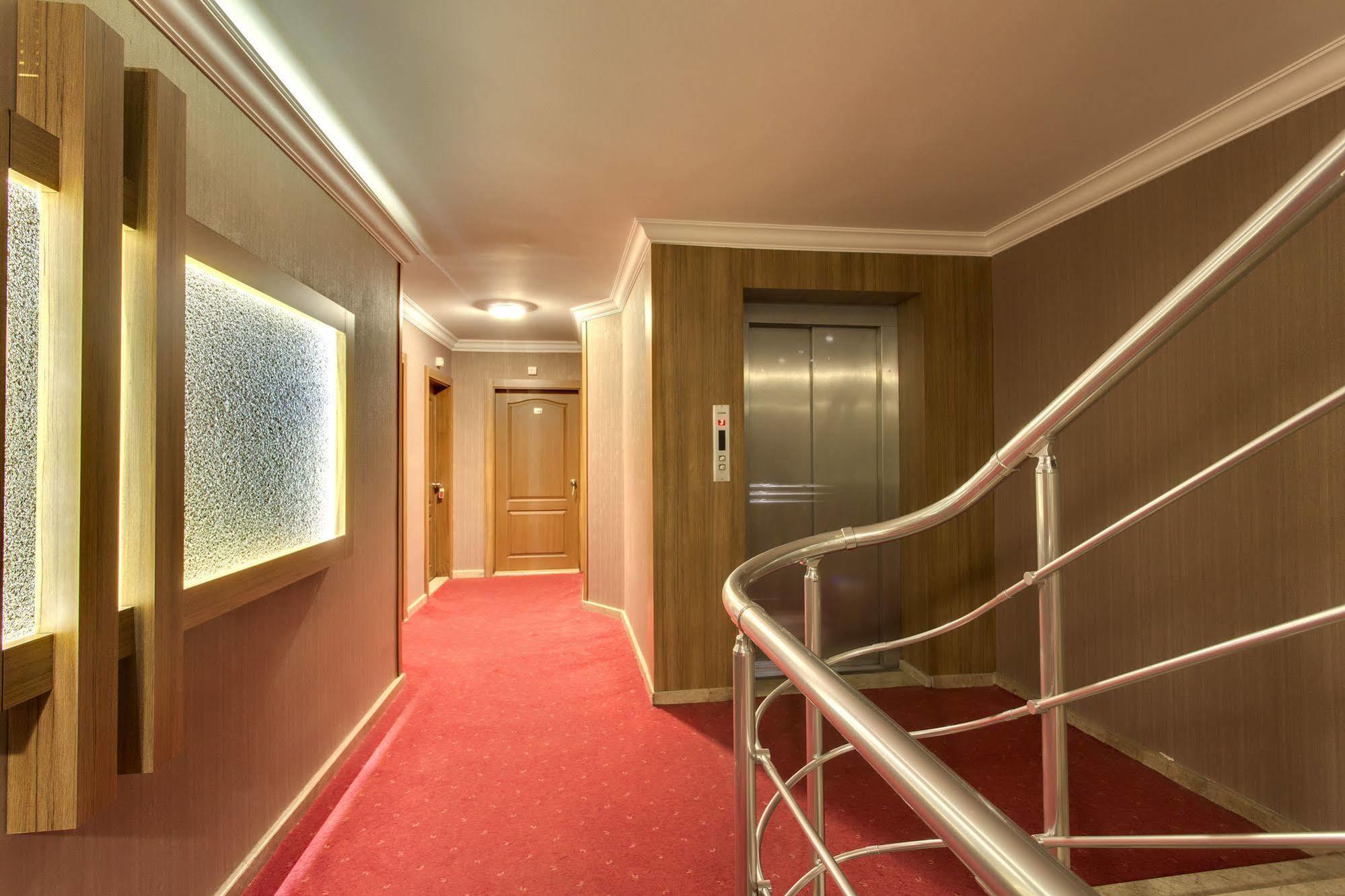 Hotel Antroyal 3*