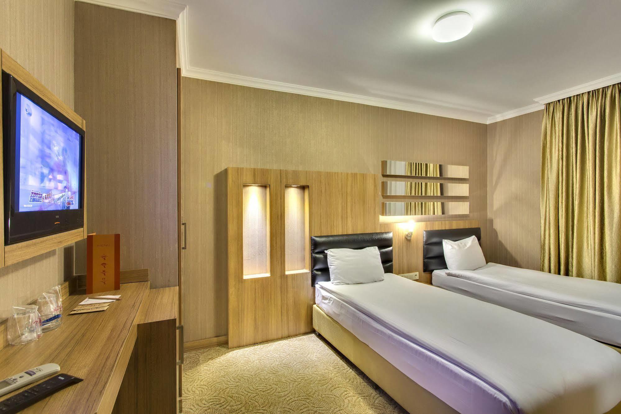 Hotel Antroyal 3*