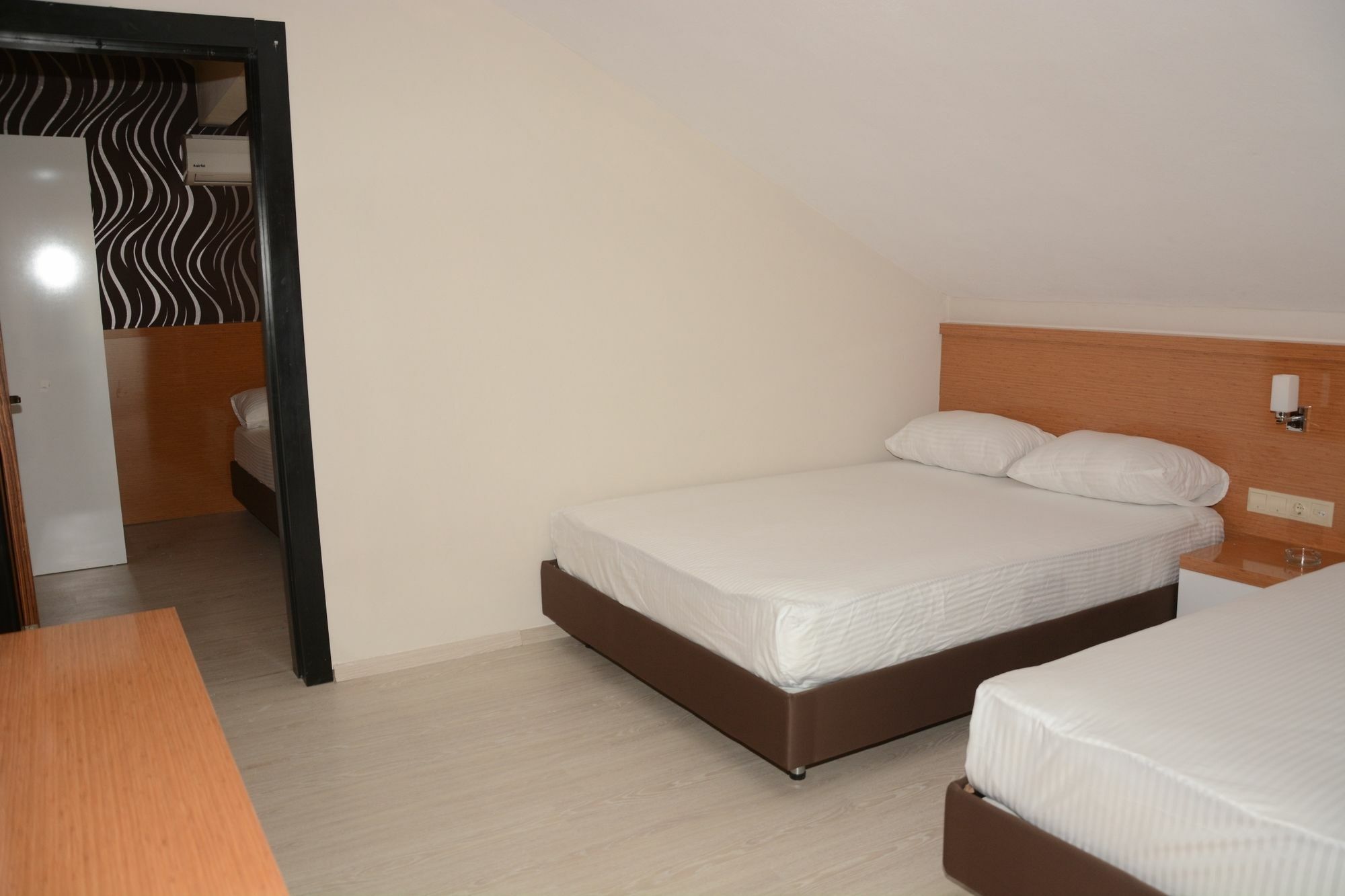 Hotel Derin