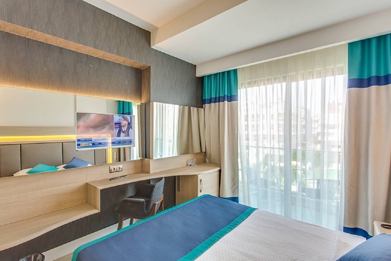 Falcon Hotel 4*