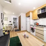 Modern And Cozy Apartment With Central Location And Balcony In Muratpasa, Antalya