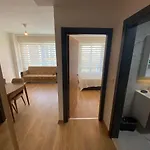 La Casa Airport House With A Nice Pool