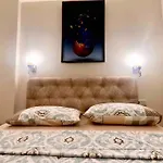 Licensed ,Jazzy Top Class 3 Bedrooms Homes 100Mb Wi-Fi
