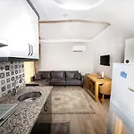 Adam Apart Hotel 2