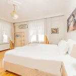 Central And Pleasant Flat In Muratpasa