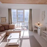 Cozy Japandi- Central & Minimal