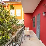 Fascinating Flat Near Hadrians Gate