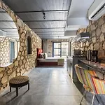 Marvelous Studio Flat Near Hadrians Gate